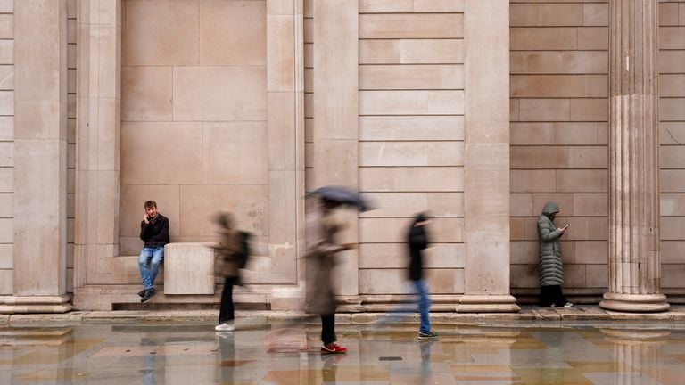 UK jobless rate climbs